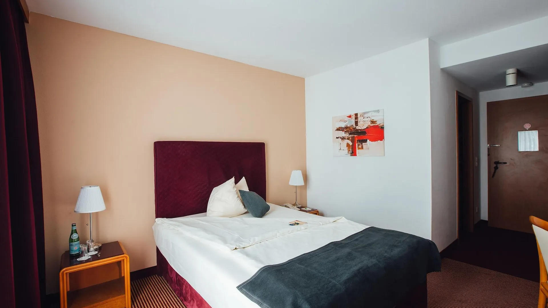 Hk Hotel Duesseldorf City 4*, Dusseldorf