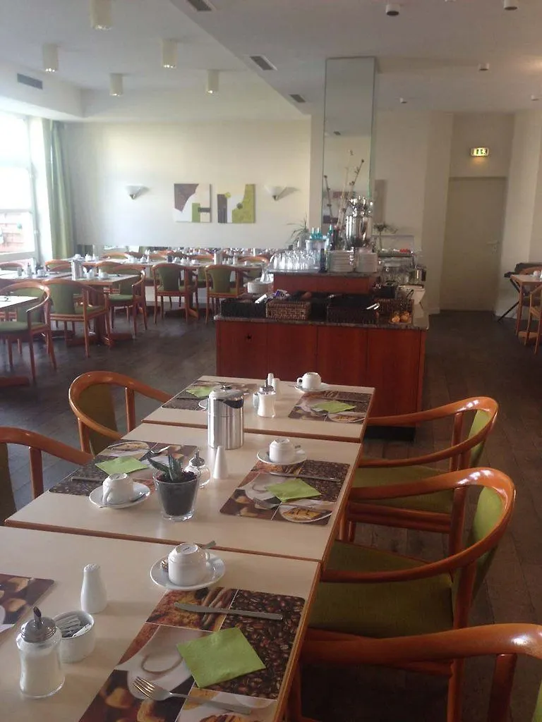 Hk Hotel Duesseldorf City 4*, Düsseldorf Almanya